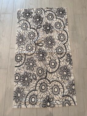 Pier 1 Black and White Floral Area Rug